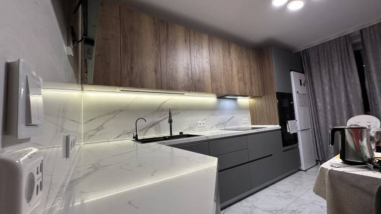 Кухня AGT Supramat Серый (3024 Pebble Grey), ЛДСП Тимбер Рока - заказ Л179 из ДСП